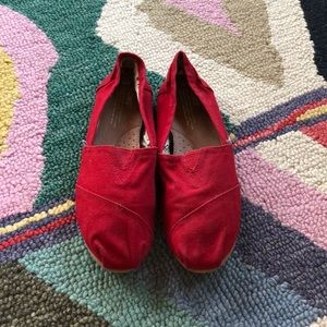 Tom's Shoes Womens 8 Classic Red Canvas Slip On